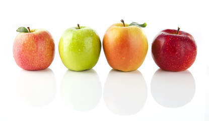 belles pommes de couleurs et variétés différentes