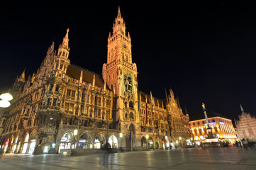 Fototapeta na wymiar Nowy Ratusz w nocy, Marienplatz, Monachium, Niemcy