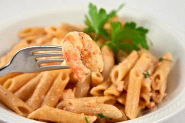 Pasta con i gamberetti. Pasta with shrimps