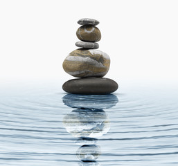 Fototapeta na wymiar Kamienie Zen w wodzie