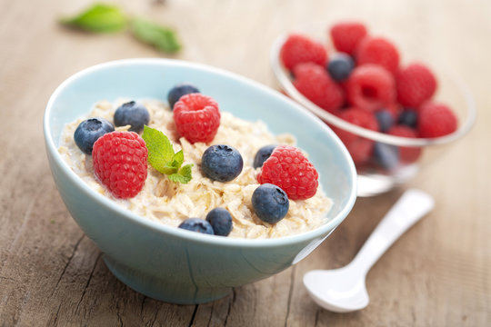 porridge with fresh berries