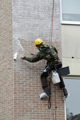 cordistes hydrofugeant façade poreuse