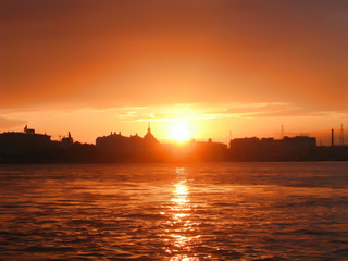 Fototapeta na wymiar Sunset on the River Neva