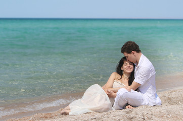 Fototapeta na wymiar young loving couple on beach