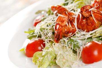 Fresh salad with shrimps