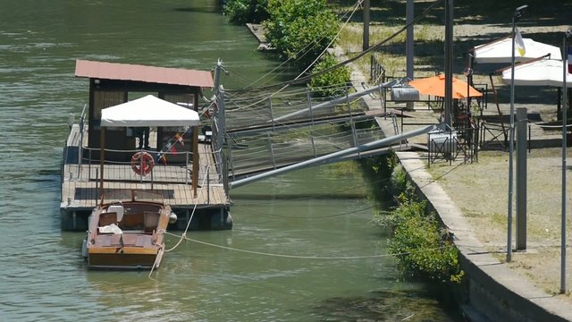 Roma, banchina sul Tevere