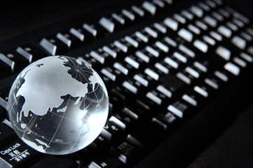 Fototapeta premium 地球儀 キーボード