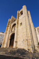 Fototapeta na wymiar Średniowieczna katedra w Lizbonie, Portugalia