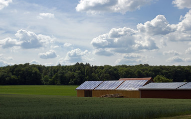 Fototapeta na wymiar Photovoltaikanlagen auf Bauernscheunen
