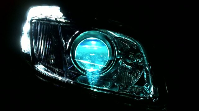 Cin&eacute;matique de phare xenon