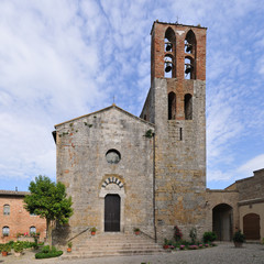 Fototapeta na wymiar Pieve di San Giovanni Battista, w Lucignano - Toskania