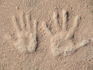 Hands print on cement, huellas de mano en cemento 2.