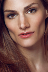 Obraz premium Beautiful woman with long curly hair and perfect skin.