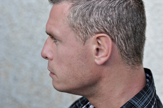 Profile de jeune homme