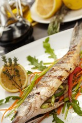 fish with vegetables and lemon