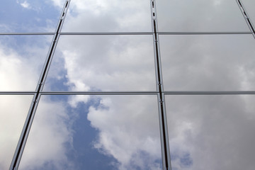 Himmelsspiegelung auf Solarzellen