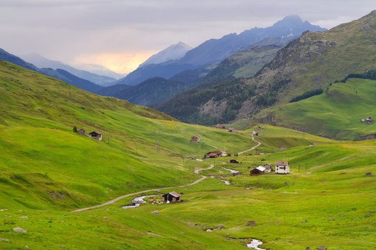 Hochtal in den Alpen (Schweiz)