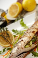 fish with vegetables and lemon