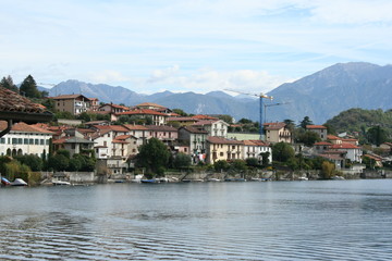 Fototapeta na wymiar Village on Lake Como in Italy