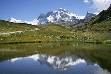 Fototapeta na wymiar beautiful mountain lake in Alps, Zermatt