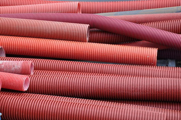 Rote Plastik Rohre