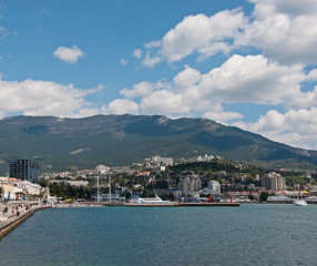 Fototapeta na wymiar Yalta port