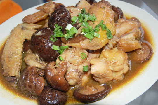 image of mushroom chicken on the plate
