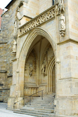 Fototapeta na wymiar Wejście do katedry