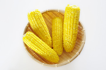 ボイルしたトウモロコシ