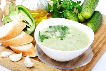 green cold soup