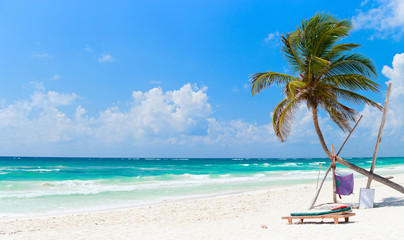 Fototapeta na wymiar Piękna plaża Karaibów