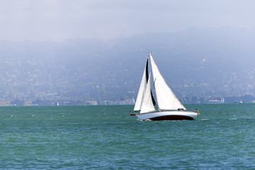 Fototapeta premium sailing boat in the bay