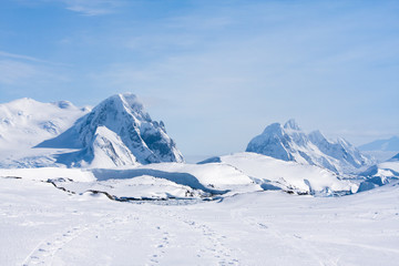 Fototapeta na wymiar Antarctic mountain range