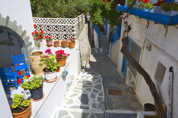 grèce,cyclades,naxos : village de chora, ruelle
