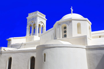 grèce; cyclades; naxos : village de chora; église