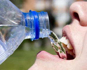 Deurstickers Bebiendo agua © terrabaixa