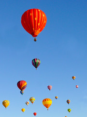Naklejka premium Colorful balloons rising in a blue sky
