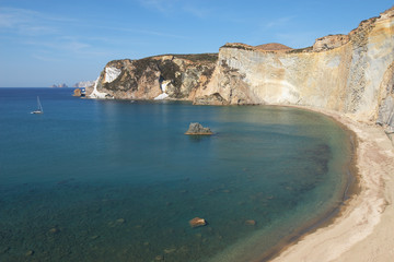 Fototapeta premium Italy, island of Ponza. The rocky shore