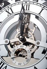 Obraz premium Clock showing time one minute before midnight