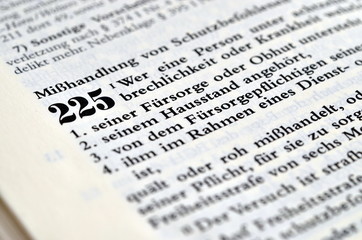 Fototapeta premium Mißhandlung von Schutzbefohlenen im Strafgesetzbuch