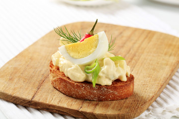 Toasted bread and egg spread