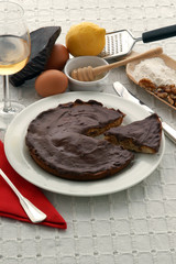 Pastel de chocolate frutos secos y miel
