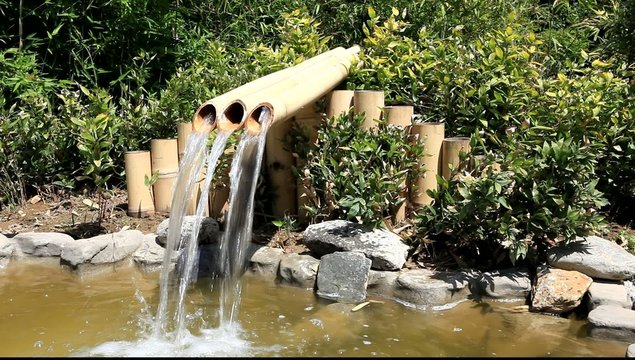 petite souce d&eacute;corative de jardin aquatique en bambous