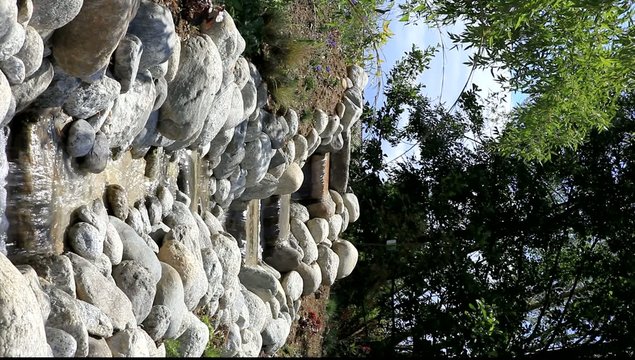 petit ruisseau de jardin aquatique