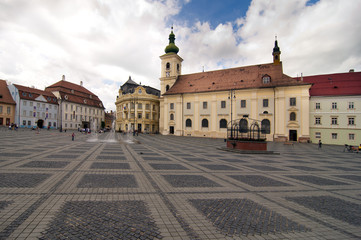 Fototapeta na wymiar głównym placu w historycznym arhitecture Transylwanii Rumunii w Sibiu