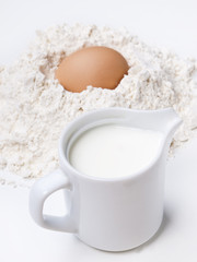 Jarra con Leche y huevo y harina