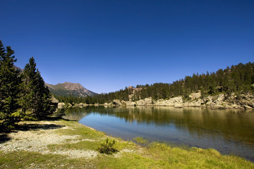 Fototapeta na wymiar Sługa jeziora, park Mont Avic