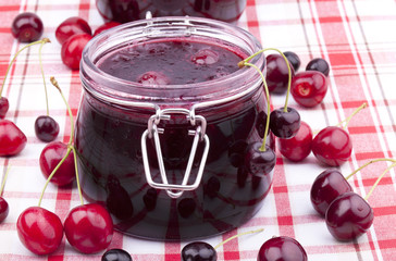 selbstgemachte Kirschmarmelade