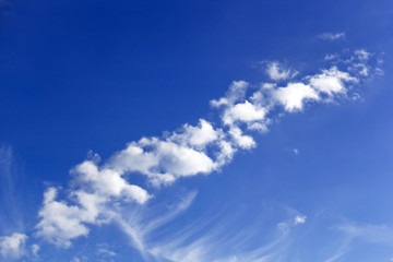 Kleine Wolken am Himmel