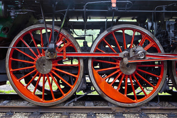 wheels of steam locomotive - 33418799
